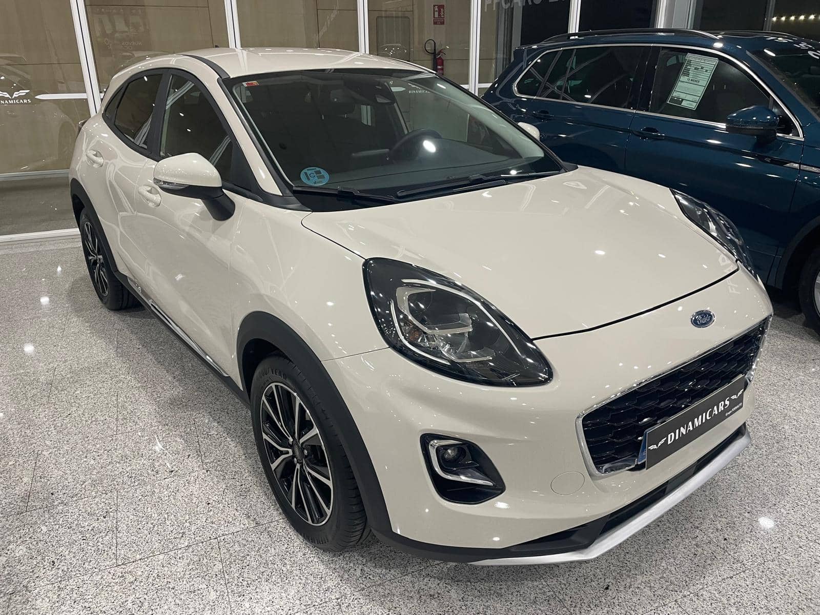 Coche Ford Puma Crema Lateral Izquierdo