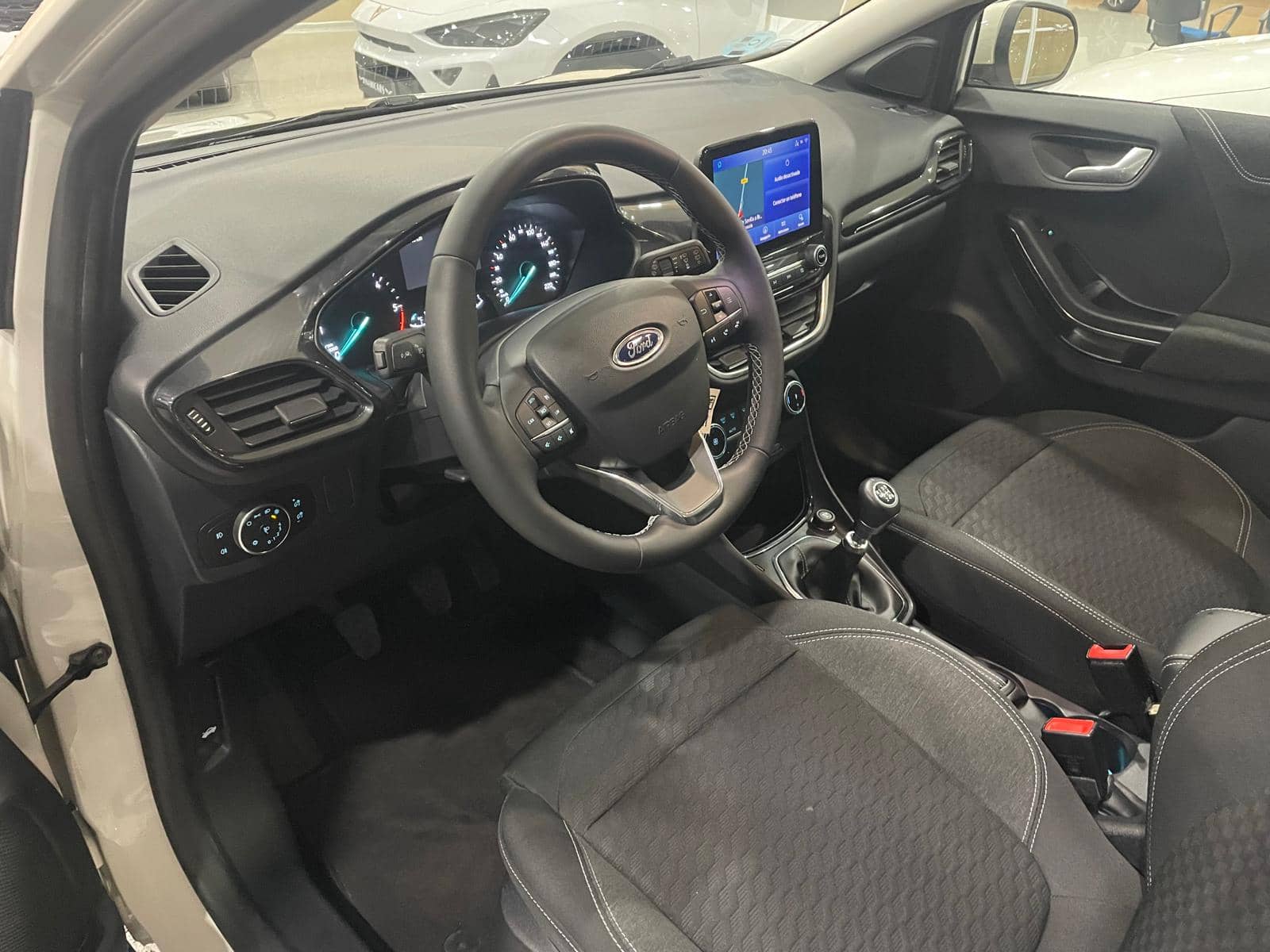Coche Ford Puma Crema Volante