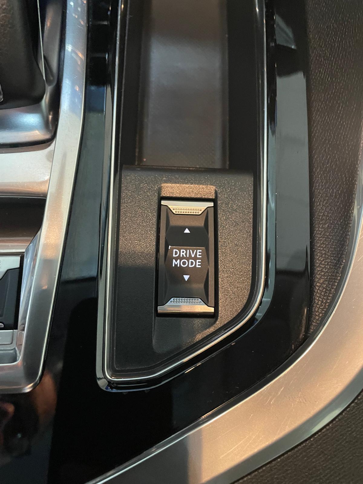 PEUGEOT 3008 ACTIVE PACK 1.5CC BLUEHDI 130CV AUTOMATICO