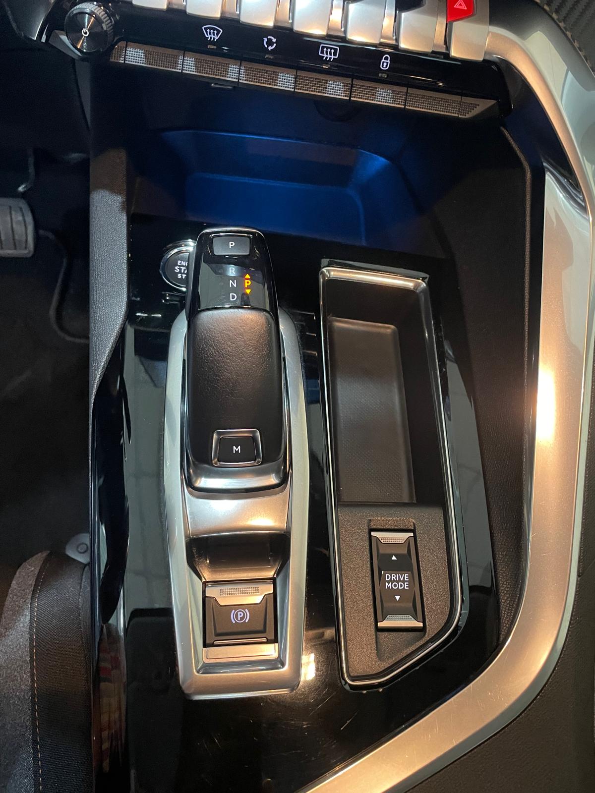 PEUGEOT 3008 ACTIVE PACK 1.5CC BLUEHDI 130CV AUTOMATICO
