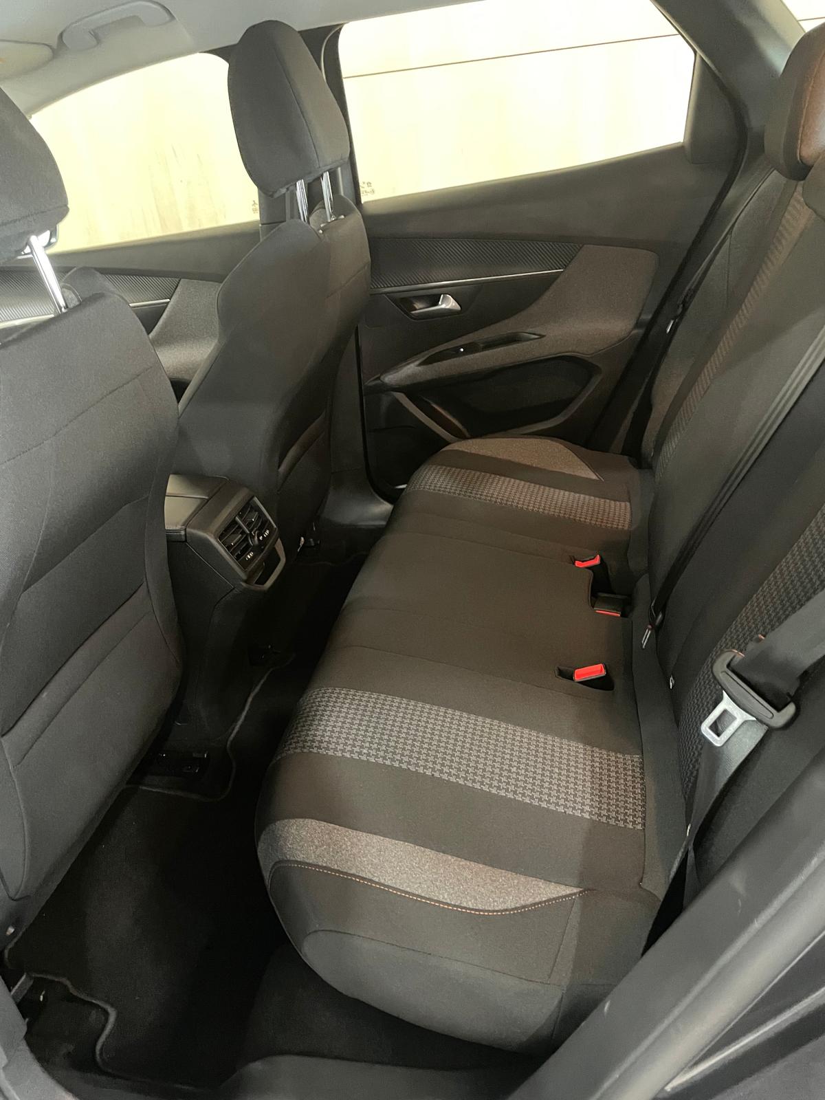 PEUGEOT 3008 ACTIVE PACK 1.5CC BLUEHDI 130CV AUTOMATICO